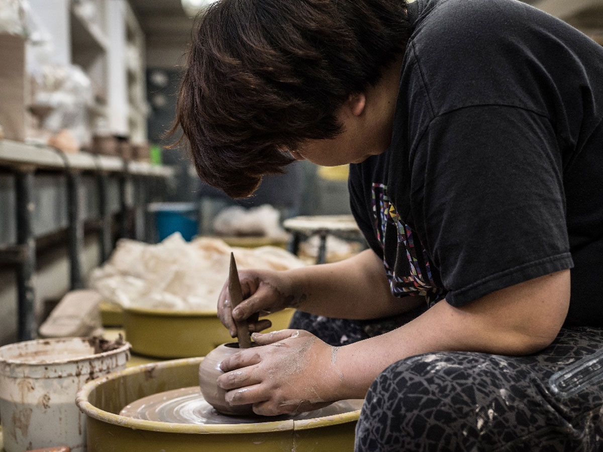 UArts学生在陶瓷工作室