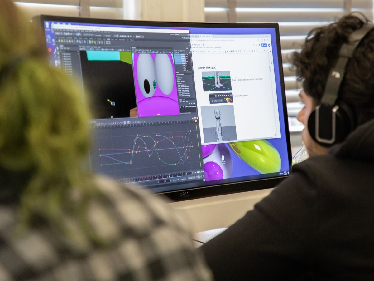 学生在Erik Van Horn先进的3-D型和轻型级别创建了3D环境。