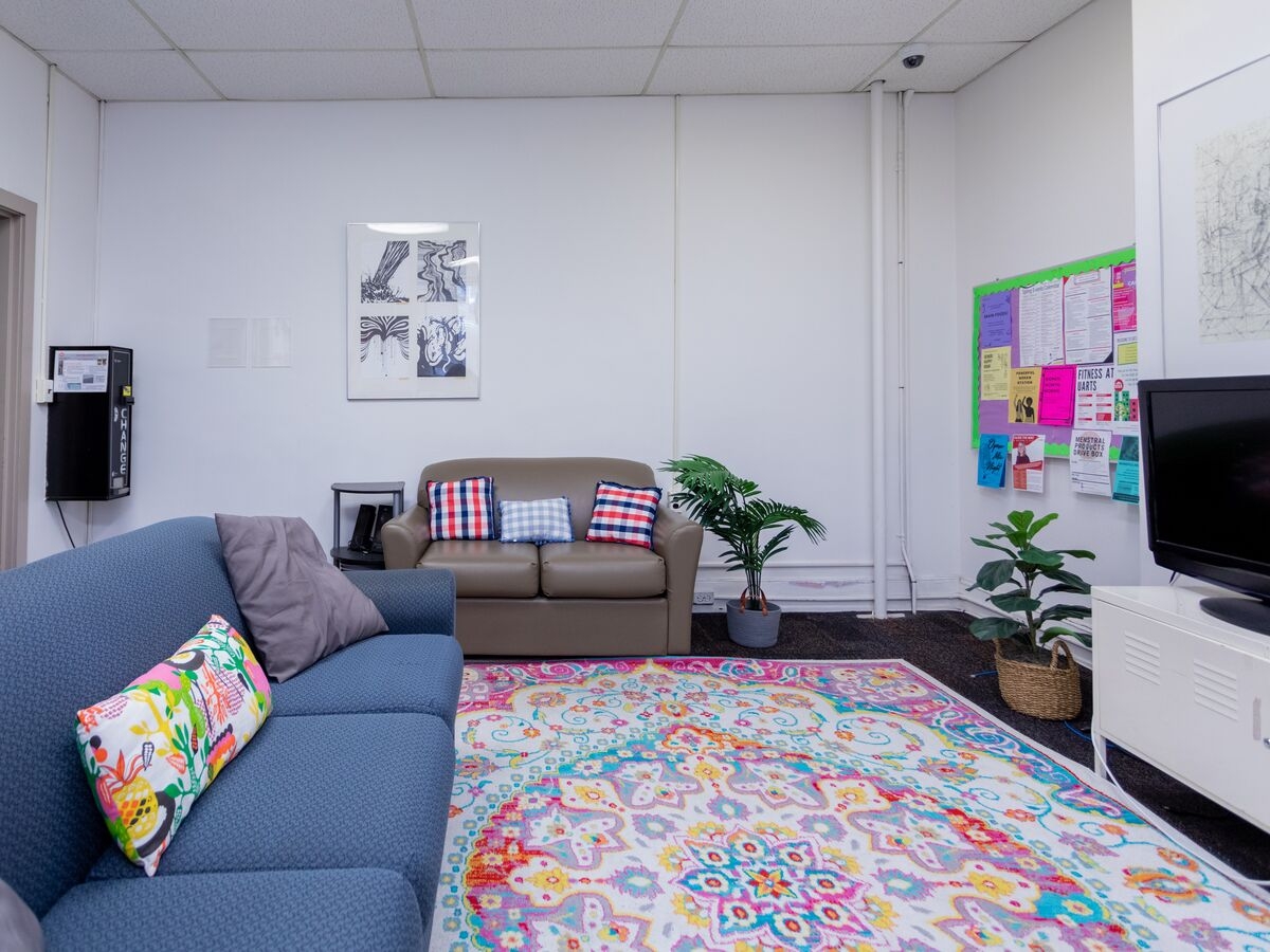 Juniper Residence Hall Lounge。