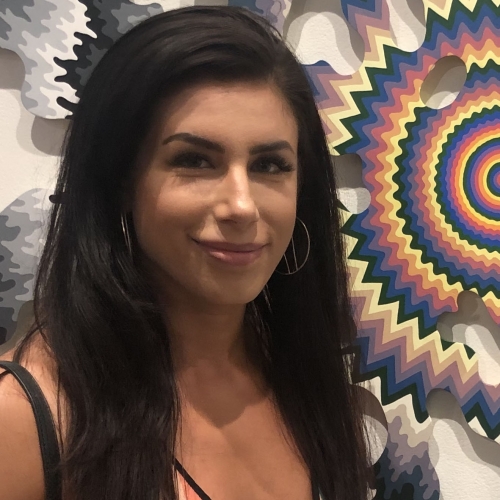 Danielle Scicluna的头部射击