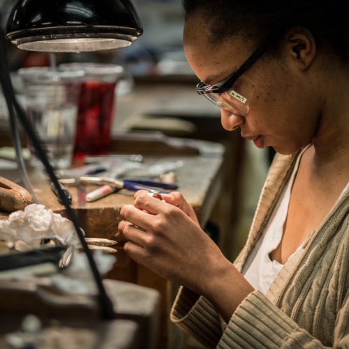 Lisa Hill '18 craft metals jewelry 缩略图