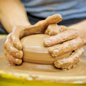 UArts学生在陶瓷工作室