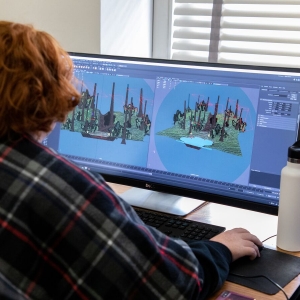 学生在Erik Van Horn先进的3-D型和轻型级别创建了3D环境。