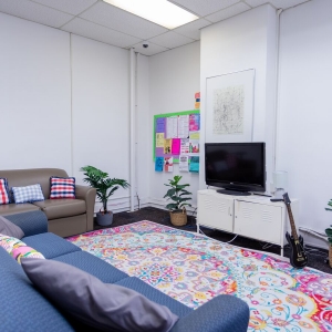 Juniper Residence Hall Lounge。