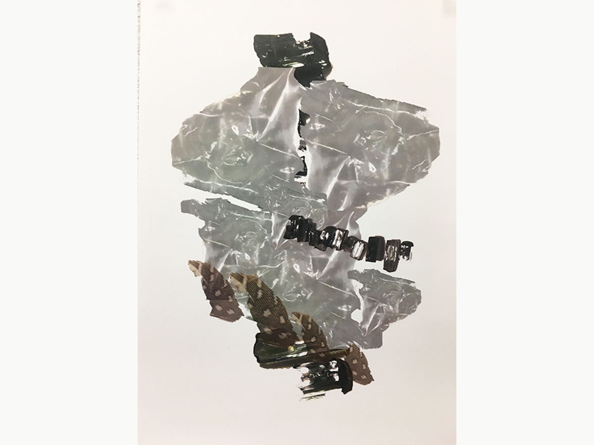 带有抽象金属形状和颜色的印刷品。