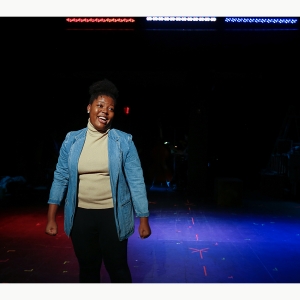 工作（Caplan Studio Theater，2019）照片学分：Paola Nogueras